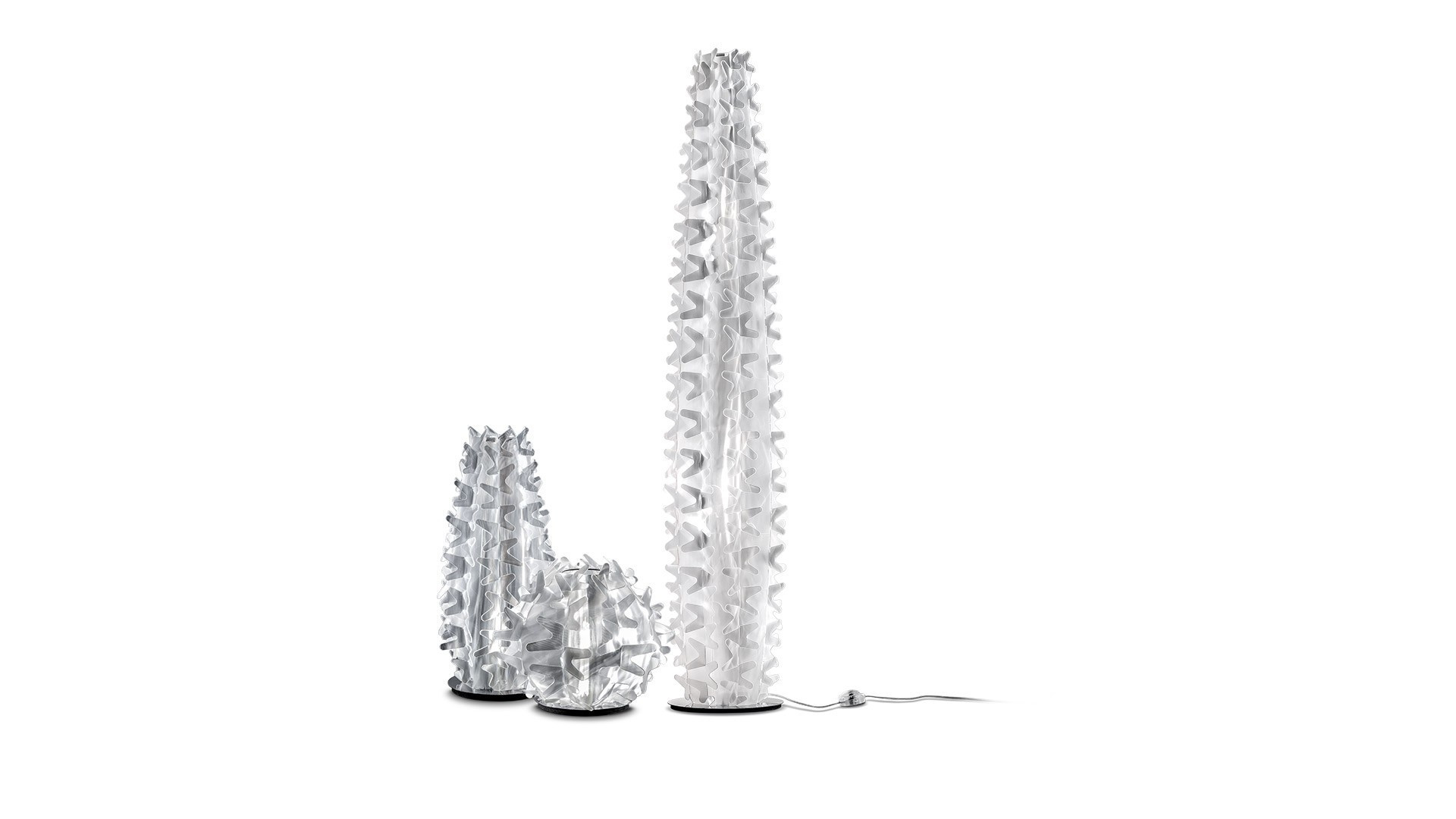 Lampadaire CACTUS - Un éclat irrésistible, des reflets prismatiques, disponible en blanc ou or.