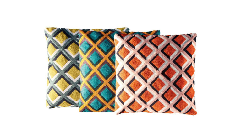 Coussin GIO - Coussin déco carré coloré pour apporter de la couleur à vos fauteuils, canapés, lits ou encore banc d'entrée.