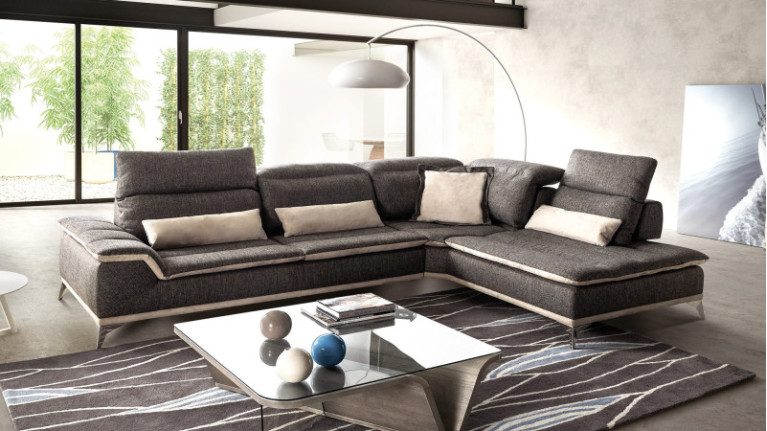 Canapé d'angle méridienne VOLARE - Toute l'élégance d'un canapé italien. Un bel effet de contraste soulegne les assises couettée