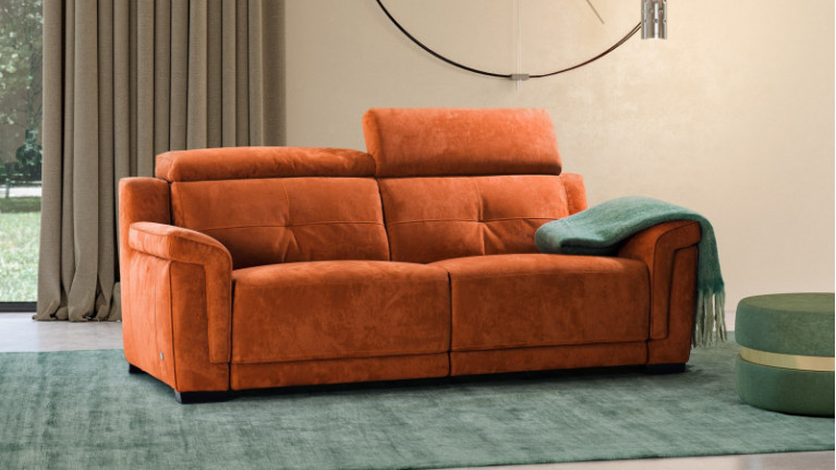 Canapé CANNES - Toute la qualité et la sensation de la microfibre pour sublimer les lignes sobres de ce canapé tissu.