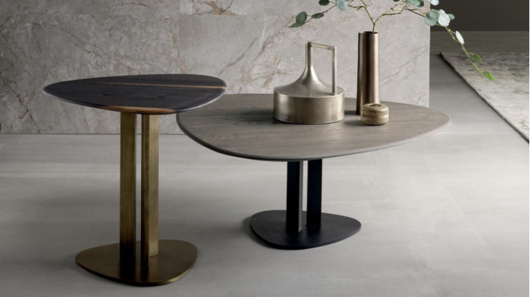 Table basse JERRY - Plateau en chêne massif de forme triangulaire pour un rendu sobre et élégant