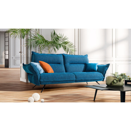 Canapé MAGNOLIA - Canapé temporain 3 places avec une ligne de couture centrale. Revêtu de tissu et de pieds fins