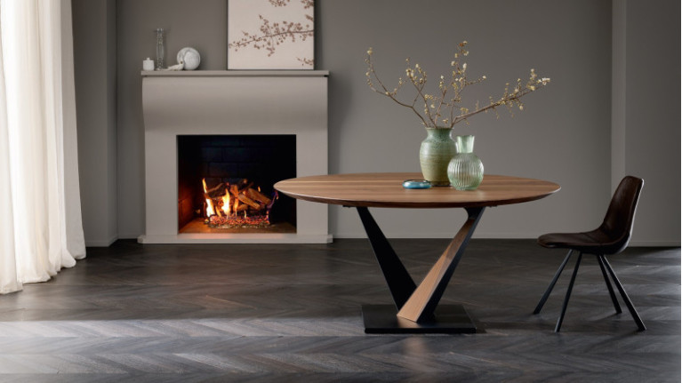 Table de repas ronde WEST - Optez pour l'extensible ! De forme rectangulaire, tonneau, ovale ou ronde avec un piétement personna
