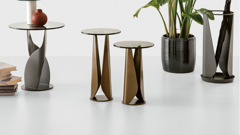 Bout de canapé COCKTAIL | Verre trempé et métal sculptural