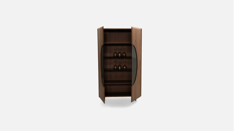 Vitrine 2 portes noyer DOLLY | Éclat discret et raffinement naturel