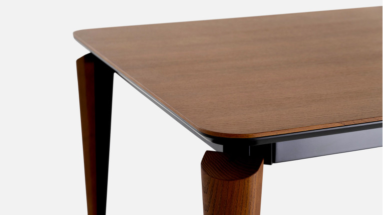 Table extensible COSMOS noyer | Allonge centrale et piètement frêne