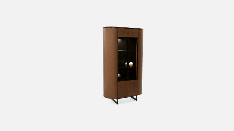 Vitrine COSMOS noyer | Design galbé et portes en verre fumé