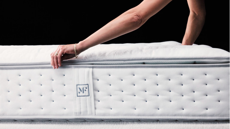 Matelas SUITE DIAMOND | Soutien ferme avec surmatelas au choix
