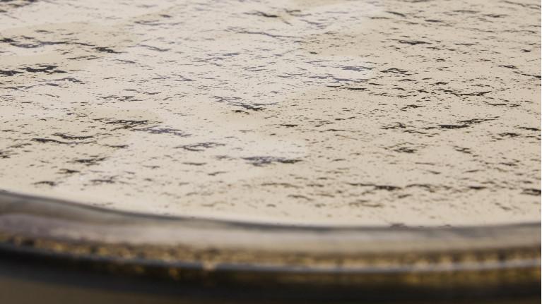 Bout de canapé AURORA verre fusion et fer bronze