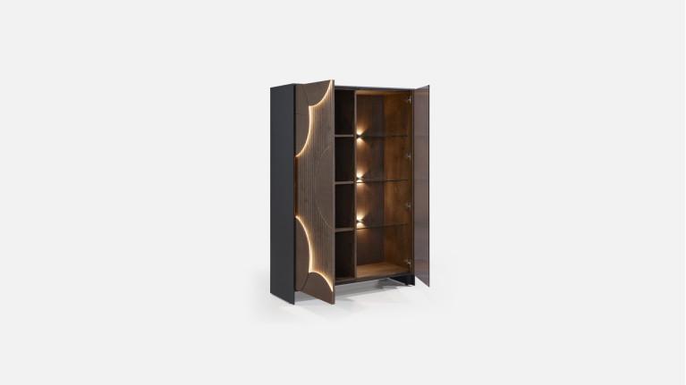 Vitrine NEO EQUINOXE – Placage chêne, étagères verre et éclairage LED