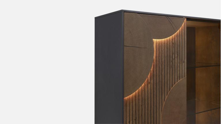 Vitrine NEO EQUINOXE – Placage chêne, étagères verre et éclairage LED
