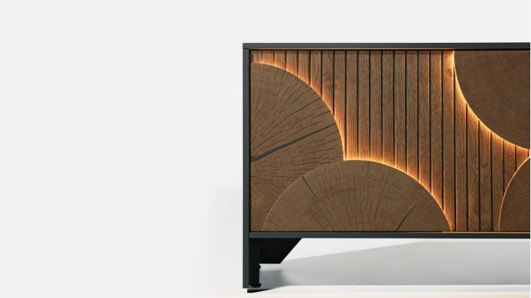 Buffet NEO EQUINOXE – Placage chêne, motifs rondins et éclairage LED