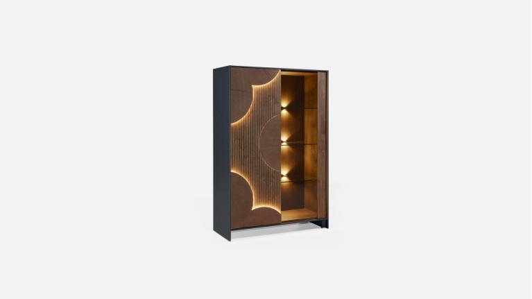 Vitrine NEO EQUINOXE – Placage chêne, étagères verre et éclairage LED