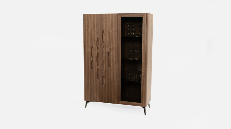 Vitrine OROS - Placage noyer naturel | Élégance sculptée et éclairage