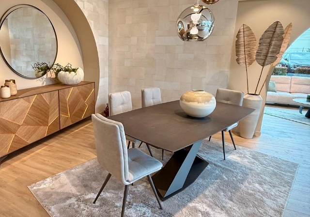 Salle à manger moderne avec table en céramique – mobilier design chez Mobilier de France Strasbourg Lampertheim