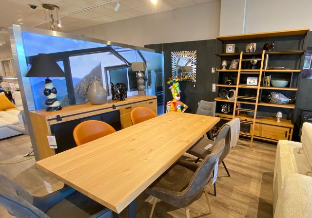 Salle à manger bois style industriel – Mobilier de France Nîmes.